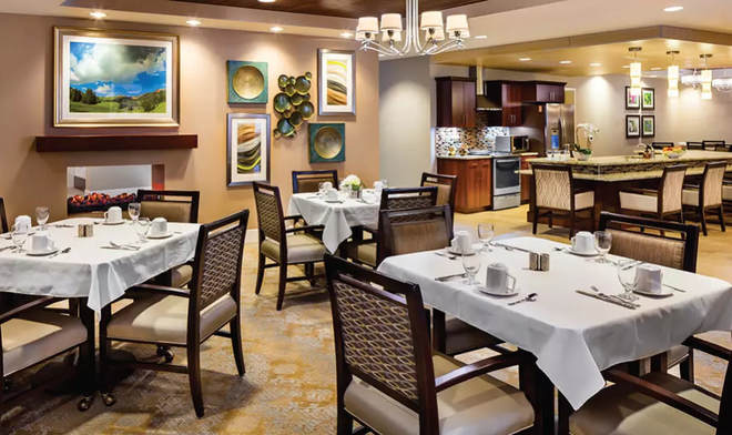 Sunny Vista Dining Room with Linen Table Cloths